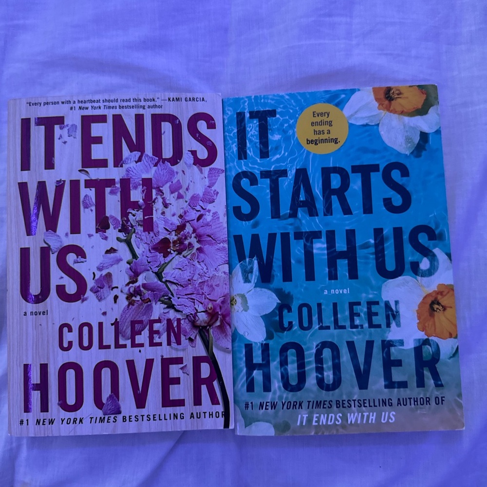 Colleen Hoover Book Set - It Ends With Us & It Starts With Us